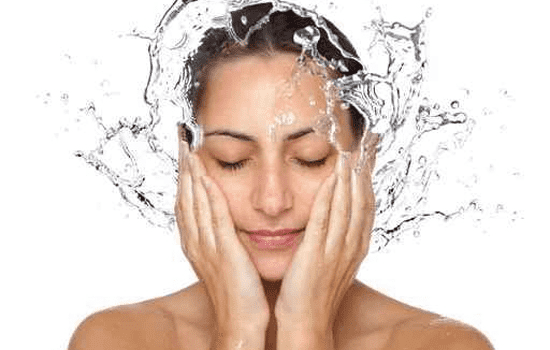 如何正确洗脸和护肤