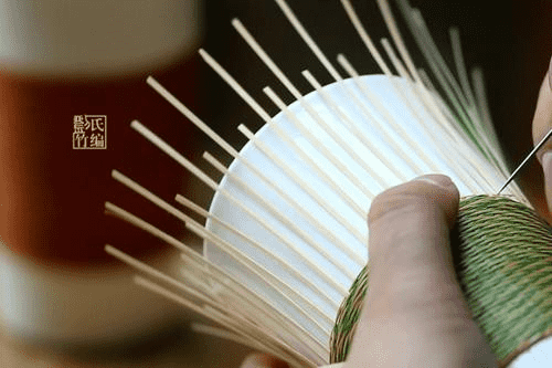 瓷竹编是用什么材料制成的？ 